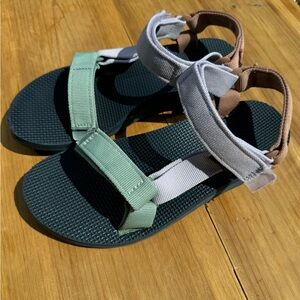 Teva Original Universal Sandals in “Orion Blue Multi.” Women’s size 6.